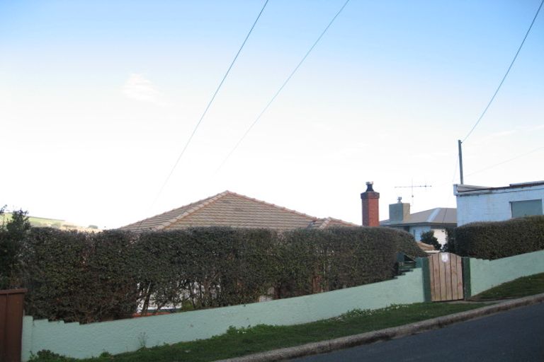 Photo of property in 18 Monowai Road, Ravensbourne, Dunedin, 9022