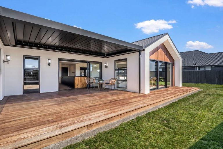 Photo of property in 17 Angus Place, Rangiora, 7400