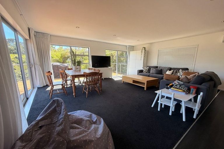 Photo of property in 2/57 Aeroview Drive, Beach Haven, Auckland, 0626