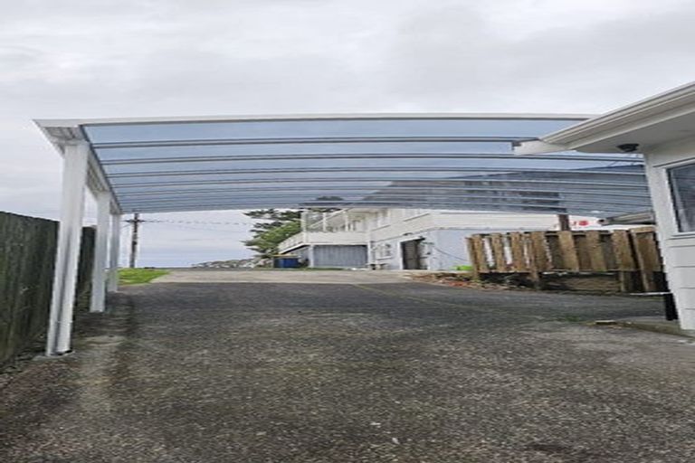 Photo of property in 2/70 Seaview Road, Glenfield, Auckland, 0629