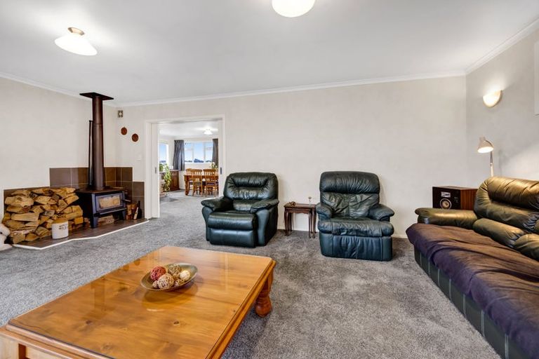 Photo of property in 21 Longview Drive, Merrilands, New Plymouth, 4312