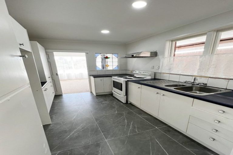 Photo of property in 2/2 Gretel Place, Hillcrest, Auckland, 0627