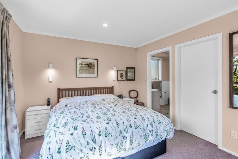 Photo of property in 82 Waipunahau Road, Waikanae, 5036