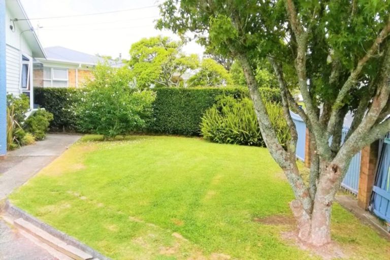 Photo of property in 27 Statesman Street, Henderson, Auckland, 0612