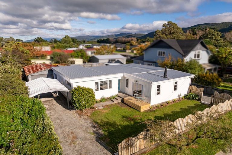Photo of property in 100 Brandon Street, Featherston, 5710