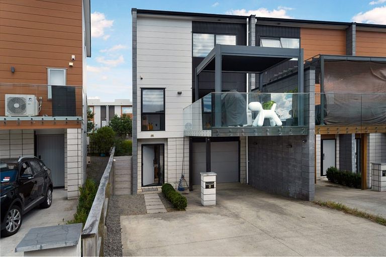 Photo of property in 6 Meritage Lane, Te Atatu South, Auckland, 0610