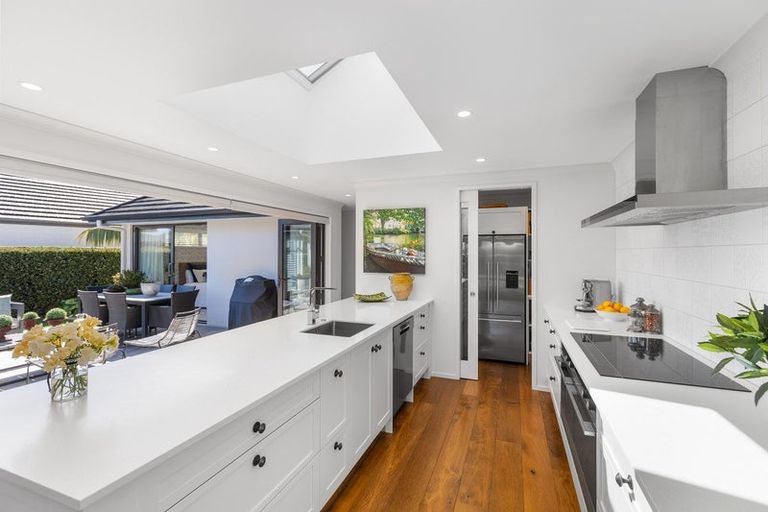 Photo of property in 1 Tupare Place, Highlands Park, New Plymouth, 4312