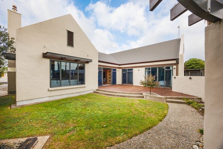 Photo of property in 37 Abby Road, Fitzherbert, Palmerston North, 4410
