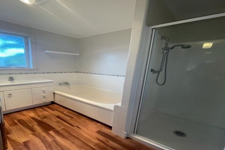 Photo of property in 13 Larnoch Road, Henderson, Auckland, 0610