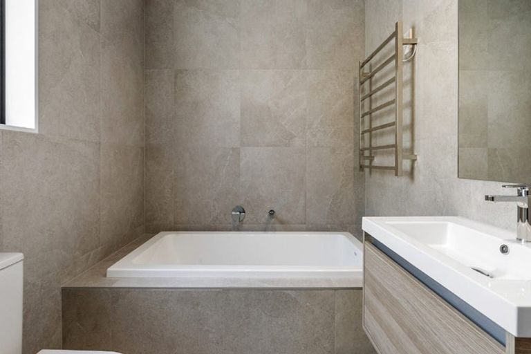 Photo of property in 30 Te Aniwaniwa Terrace, Albany, 0632