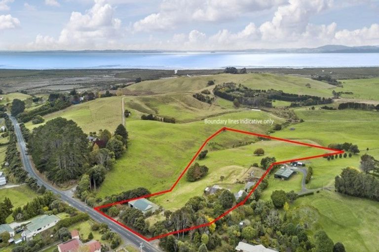 Photo of property in 1696 South Head Road, South Head, Helensville, 0874