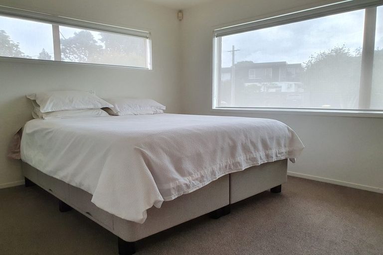 Photo of property in 1/32 Beach Road, Castor Bay, Auckland, 0620