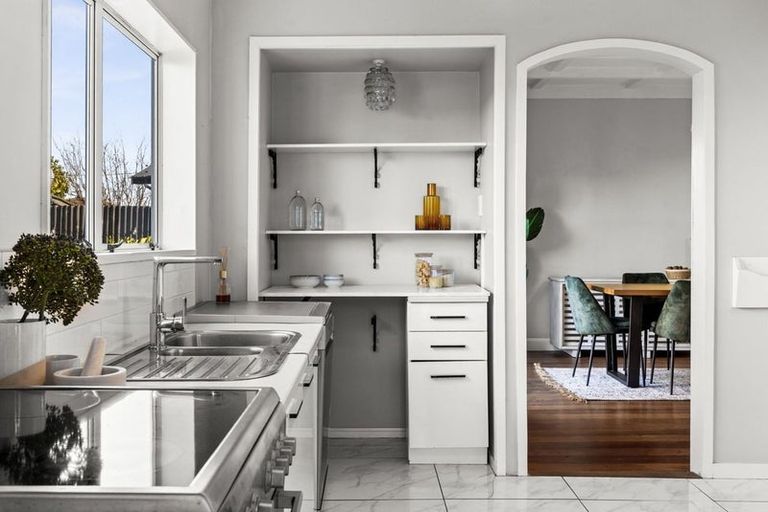 Photo of property in 15 Taradale Road, Marewa, Napier, 4110