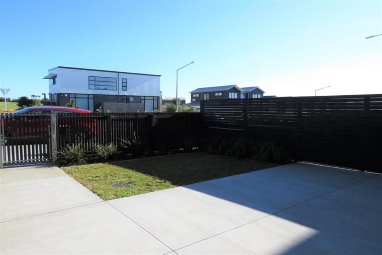 Photo of property in 465 Hobsonville Road, Hobsonville, Auckland, 0616