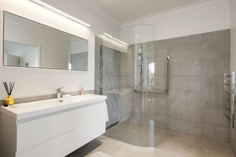 Photo of property in 2 Kotare Grove, Cambridge, 3434