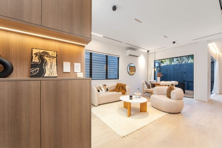 Photo of property in 4c Lyford Crescent, Sunnynook, Auckland, 0620