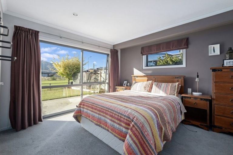 Photo of property in 5 Crabbe Place, Cromwell, 9310