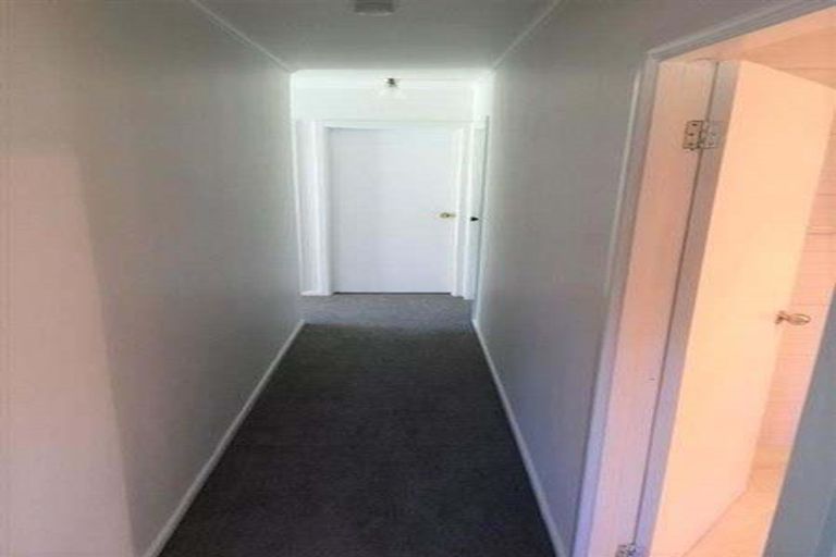 Photo of property in 11 Edwards Avenue, Henderson, Auckland, 0610