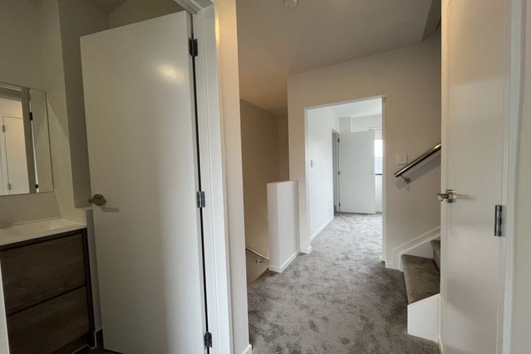 Photo of property in 5 Paetai Lane, Te Atatu Peninsula, 0610