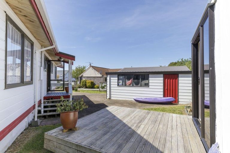 Photo of property in 2 Honnor Place, Hurdon, New Plymouth, 4310