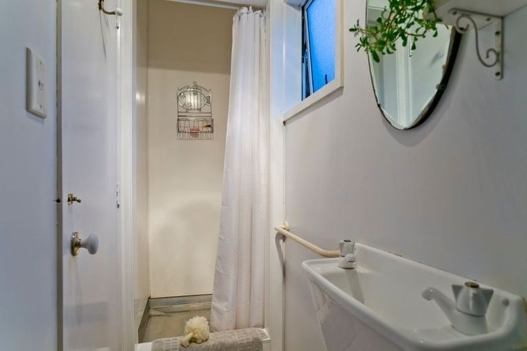 Photo of property in 3 Pohutukawa Avenue, Red Beach, 0932