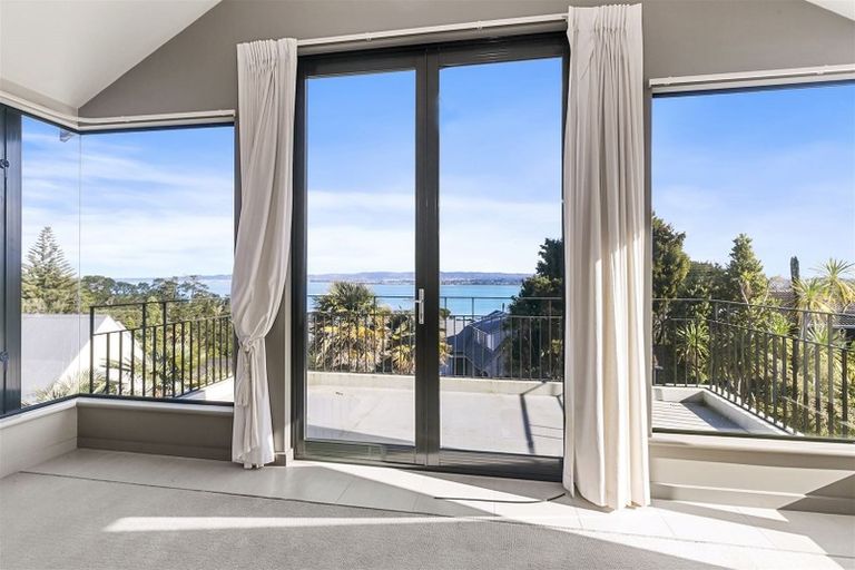 Photo of property in 16 Mayall Avenue, Beach Haven, Auckland, 0626