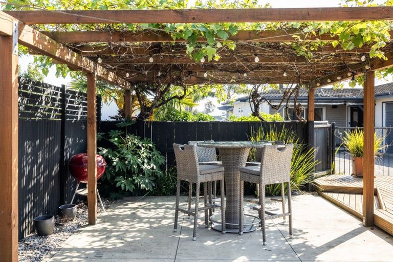 Photo of property in 9 Hinton Road, Taradale, Napier, 4112