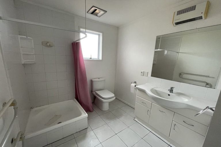 Photo of property in 18 River Road, Te Atatu Peninsula, Auckland, 0610