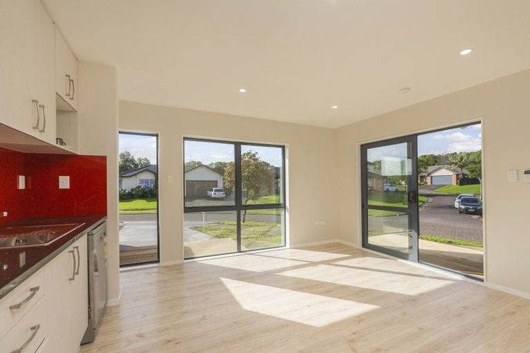 Photo of property in 13 Attymon Lane, East Tamaki, Auckland, 2016