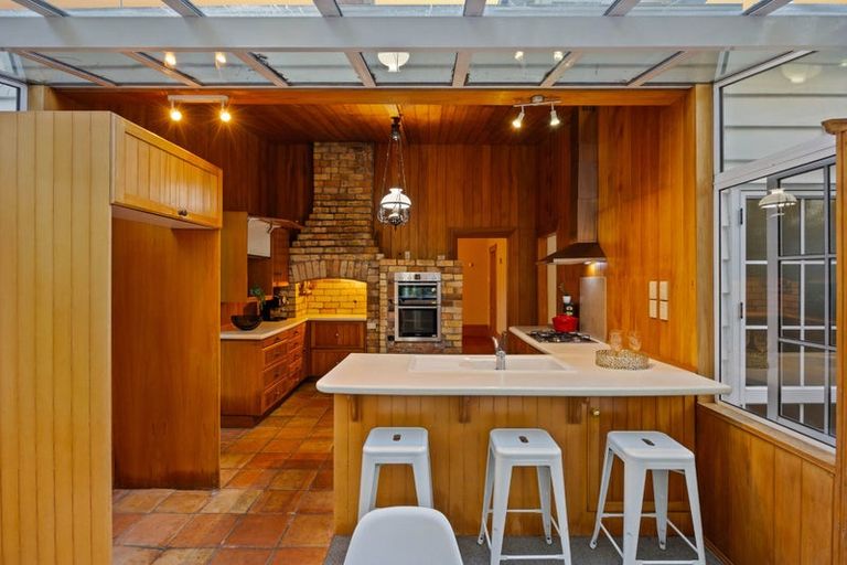 Photo of property in 5 Queen Street, Northcote Point, Auckland, 0627