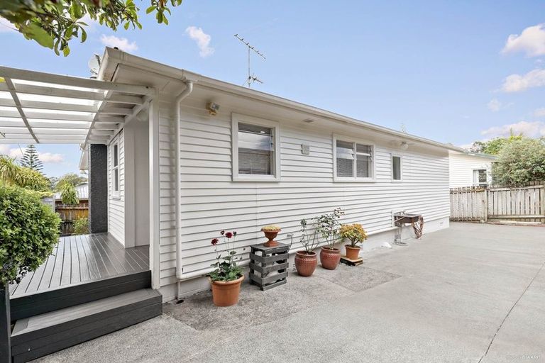 Photo of property in 1/20 Hogans Road, Glenfield, Auckland, 0629