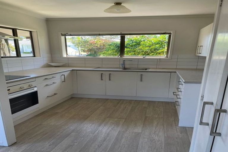 Photo of property in 1/9 Thorburn Avenue, Red Beach, 0932
