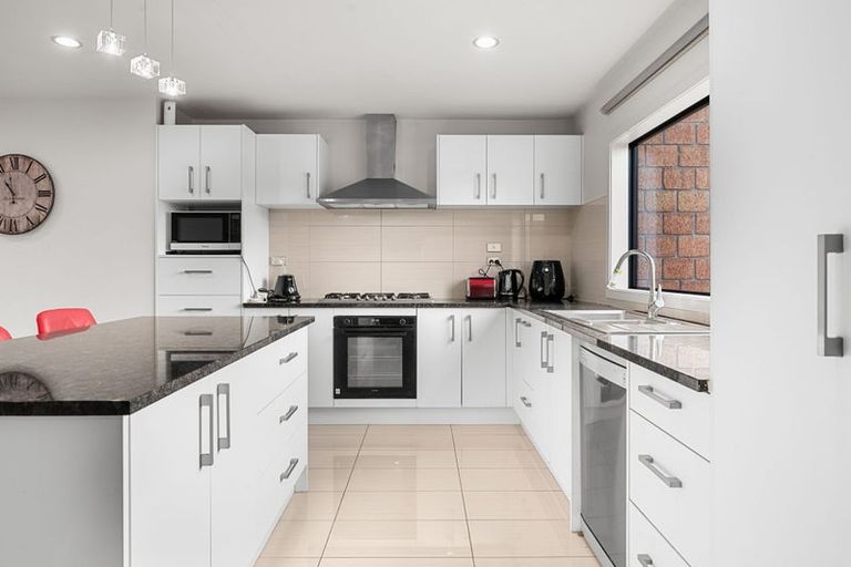 Photo of property in 2 Southbrook Close, Glenview, Hamilton, 3206