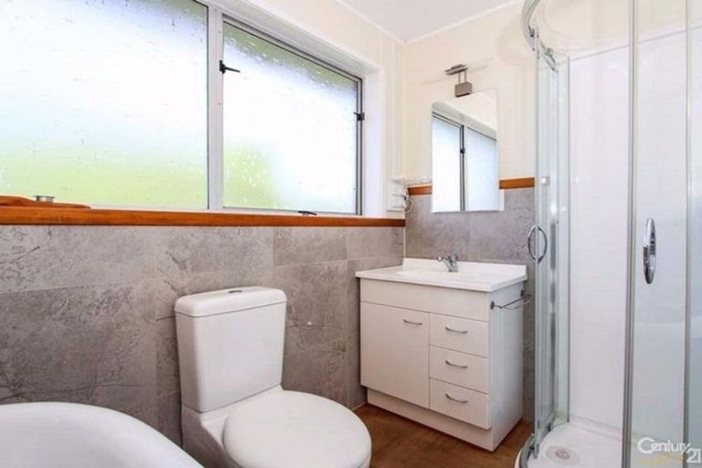 Photo of property in 44 Coniston Avenue, Te Atatu South, Auckland, 0610