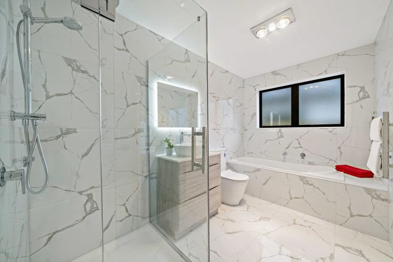 Photo of property in 11 Tawapou Close, Massey, 0614