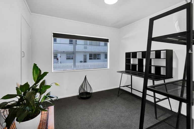 Photo of property in 2/353 Saint Aubyn, Moturoa, New Plymouth, 4310