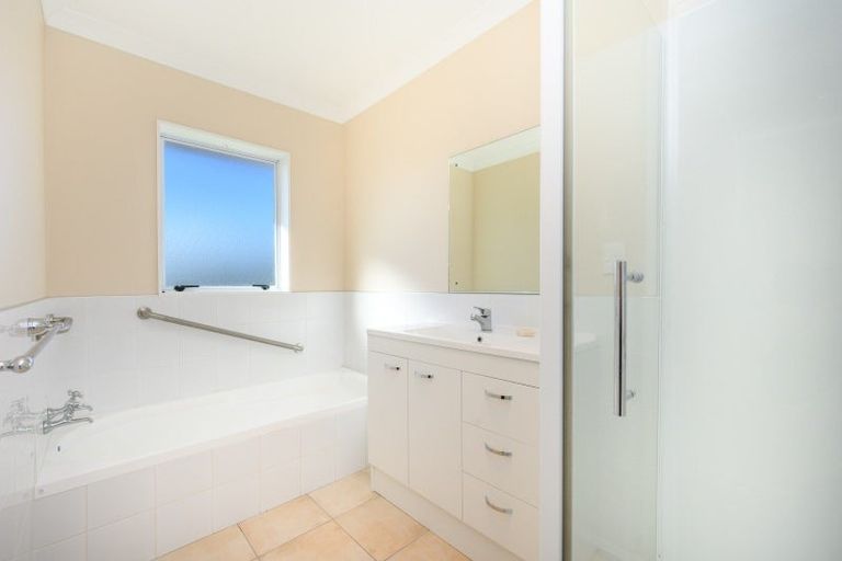 Photo of property in 1a Kings Court, Roslyn, Palmerston North, 4414