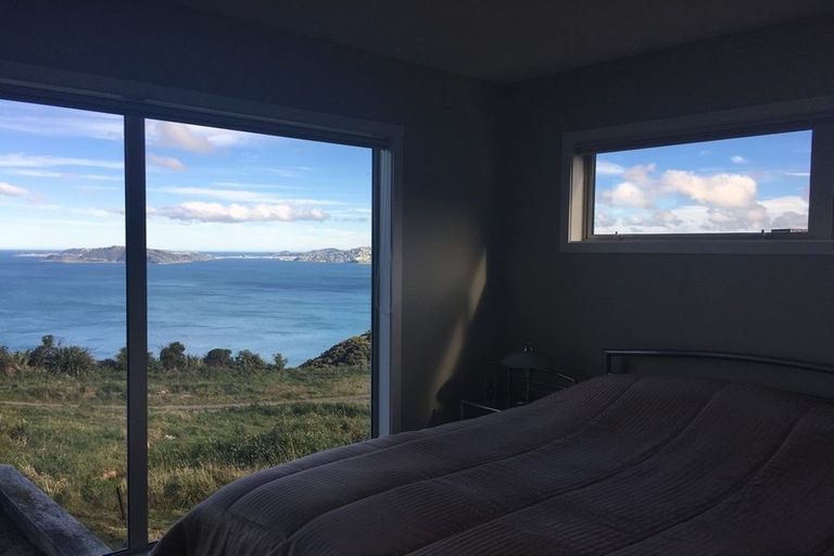 Photo of property in 58 Tamworth Crescent, Newlands, Wellington, 6037