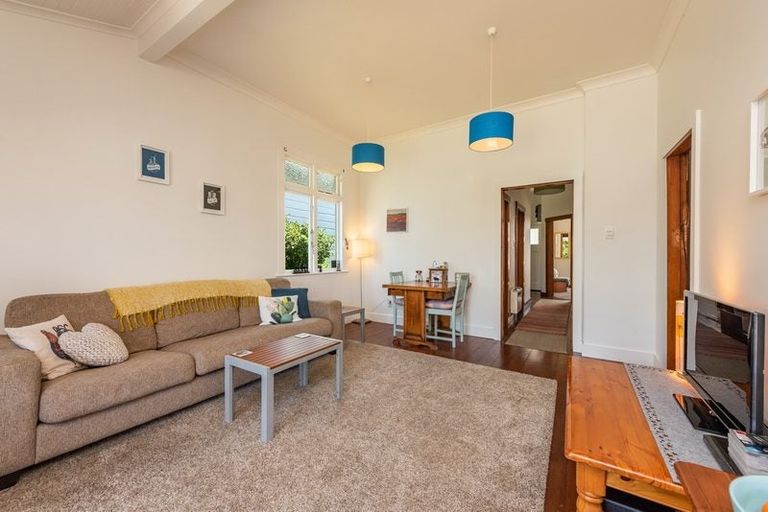 Photo of property in 99 Onepu Road, Lyall Bay, Wellington, 6022