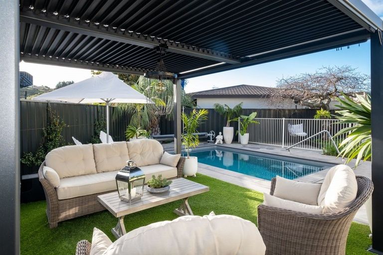 Photo of property in 100 Church Road, Taradale, Napier, 4112