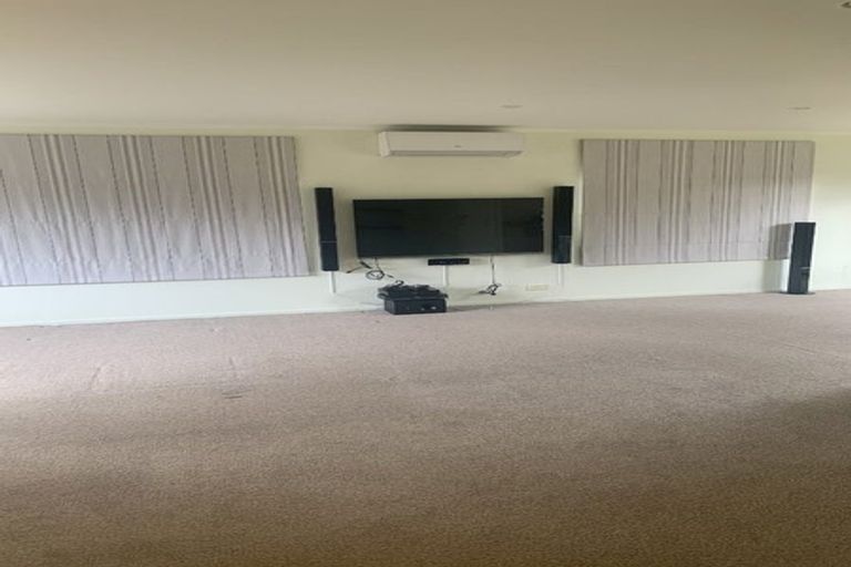 Photo of property in 1 Kittiwake Drive, Schnapper Rock, Auckland, 0632