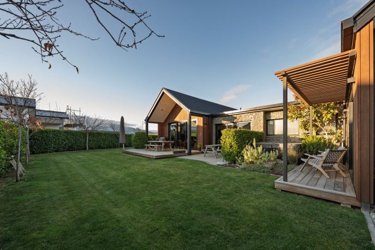 Photo of property in 5 Bull Ridge, Wanaka, 9305