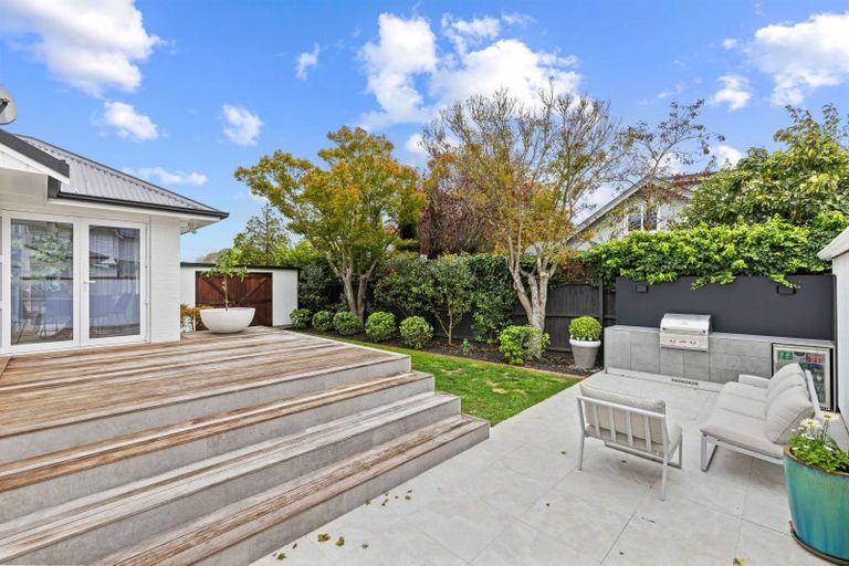 Photo of property in 1 Glandovey Road, Fendalton, Christchurch, 8052
