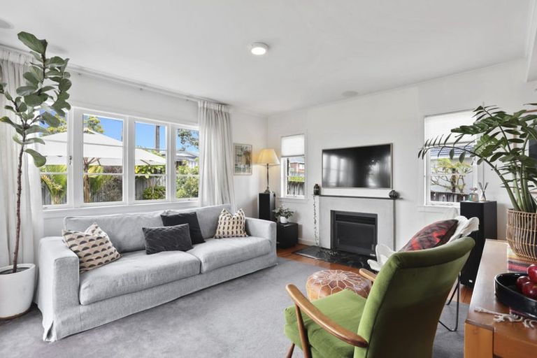 Photo of property in 8 Copley Street, New Lynn, Auckland, 0600