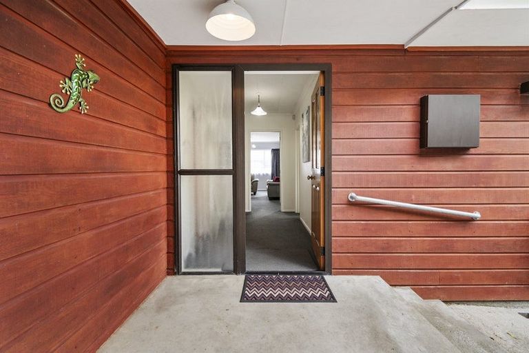 Photo of property in 3 Gladys Place, Kelvin Grove, Palmerston North, 4414