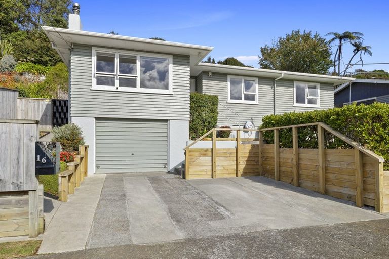 Photo of property in 16 Whakawhiti Street, Marfell, New Plymouth, 4310
