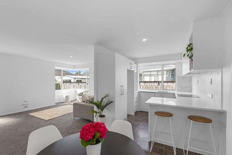 Photo of property in 3/56 Flanshaw Road, Te Atatu South, Auckland, 0610