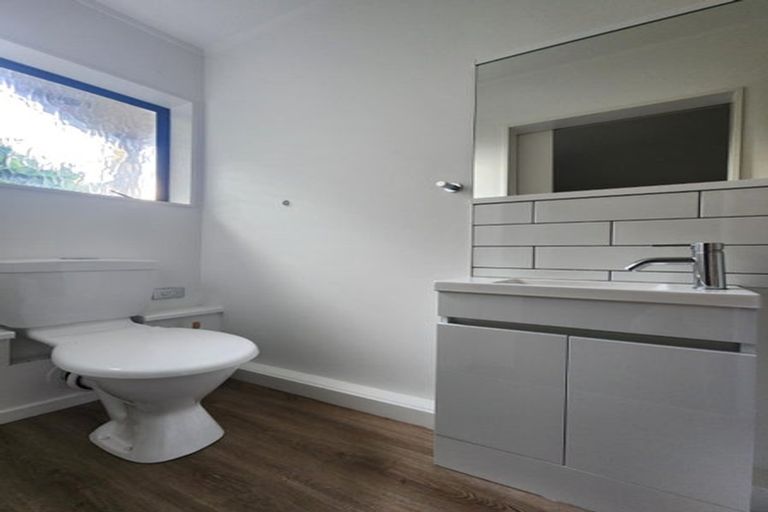 Photo of property in 18 Arden Place, Oakura, 4314