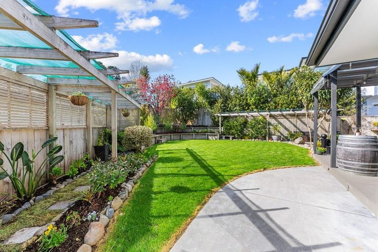 Photo of property in 10f Tupare Place, Highlands Park, New Plymouth, 4312