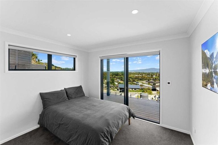 Photo of property in 95 Kakariki Grove, Waikanae, 5036